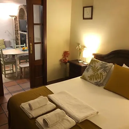 Familiar En Toledo, Con 2 Dormitorios, Camas De Matrimonio, Ideal Ubicacion Y Fantasticas Vistas アパート