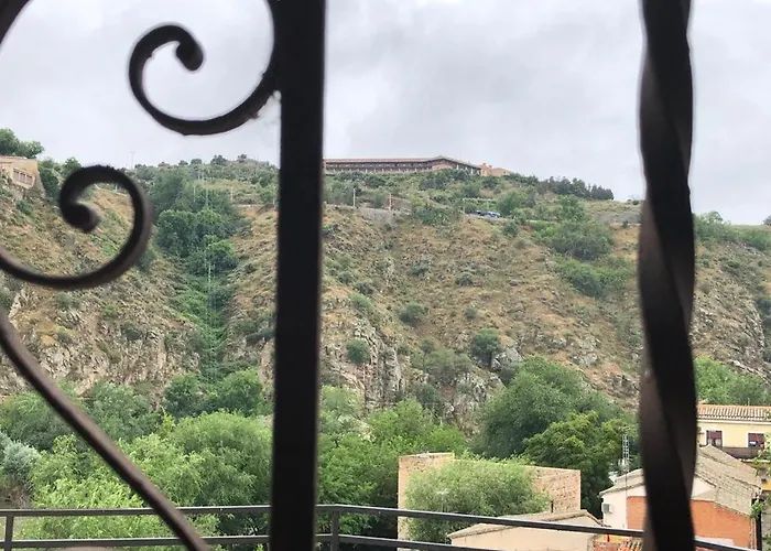 아파트 Familiar En Toledo, Con 2 Dormitorios, Camas De Matrimonio, Ideal Ubicacion Y Fantasticas Vistas